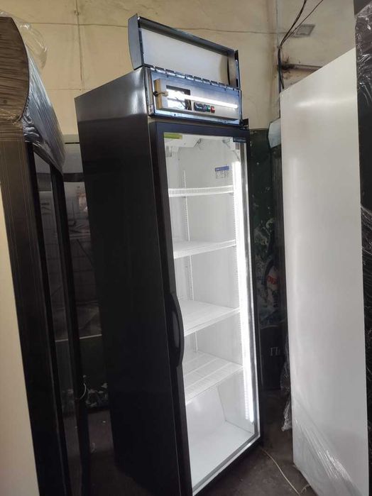 Холодильна шафа вітрина скляна UBC Dynamic Сірий. Відмінний стан!