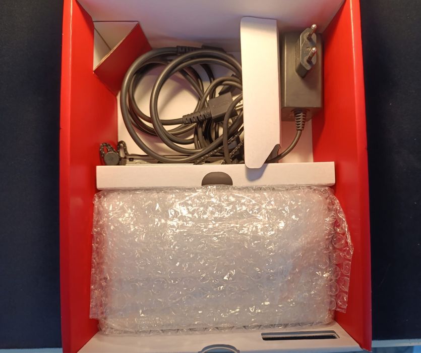 Switch oled em ótimo estado c/ 3 jogos