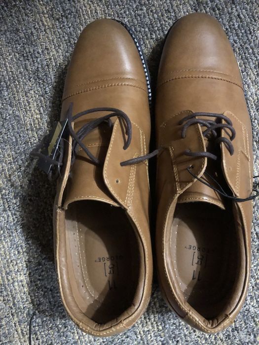Шкіряні туфлі.