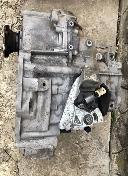 Дросельна заслонка Pierburg 038128063B  Passat B6 В7 2.0TDI