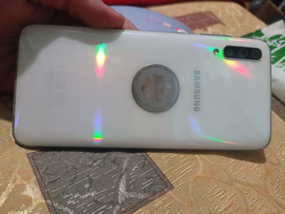 Samsung a 70.  6-128