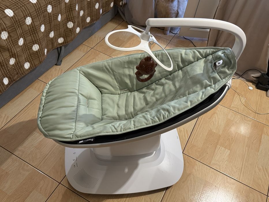 Крісло-гойдалка / заколисуючий центр 4moms MamaRoo 5.0