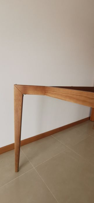 Pernas de mesa em madeira