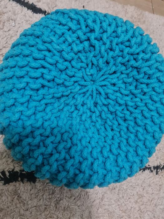 Пуф маленький гарний стан