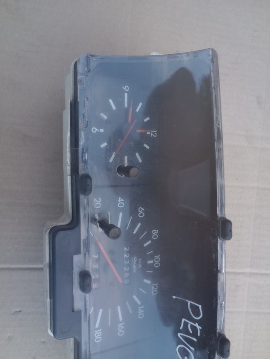 Peugeot 205 benzyna  licznik zegar zegary