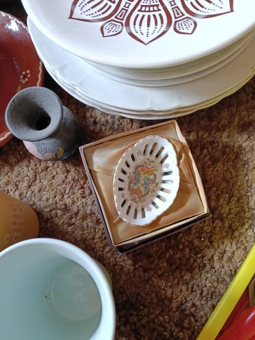 Various vintage items472848196510699522