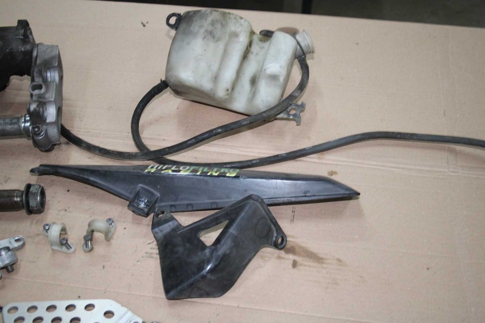 Śruby Moco Wahacza Osłona Zębatki Zbiorniczek Honda CBR 929 SC44 00-01