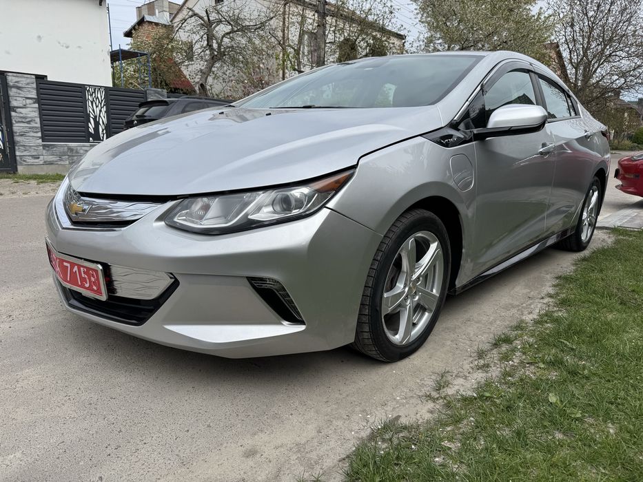 Оренда авто Plugin Гібрид 5-6 л місто