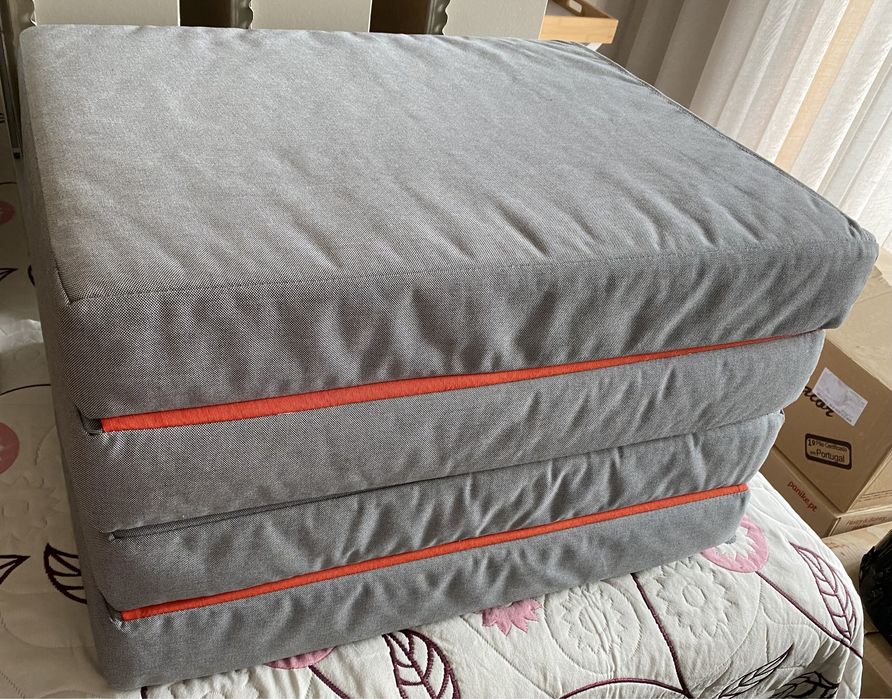 Pufe/colchão dobrável cinza