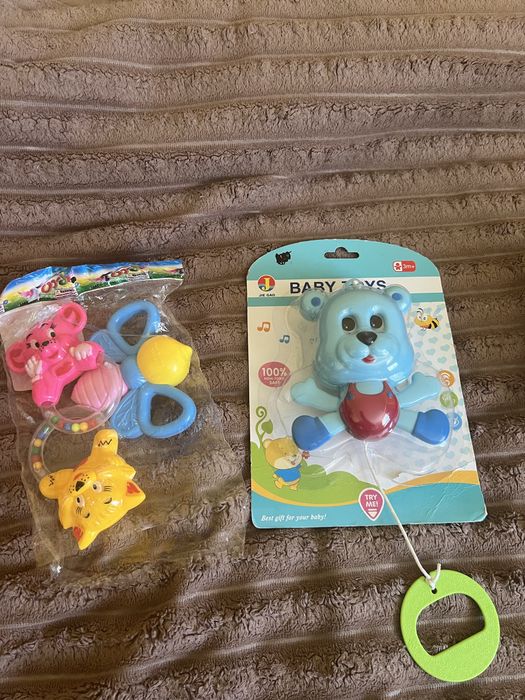 Дитяча іграшка та брязгальце, погремушки