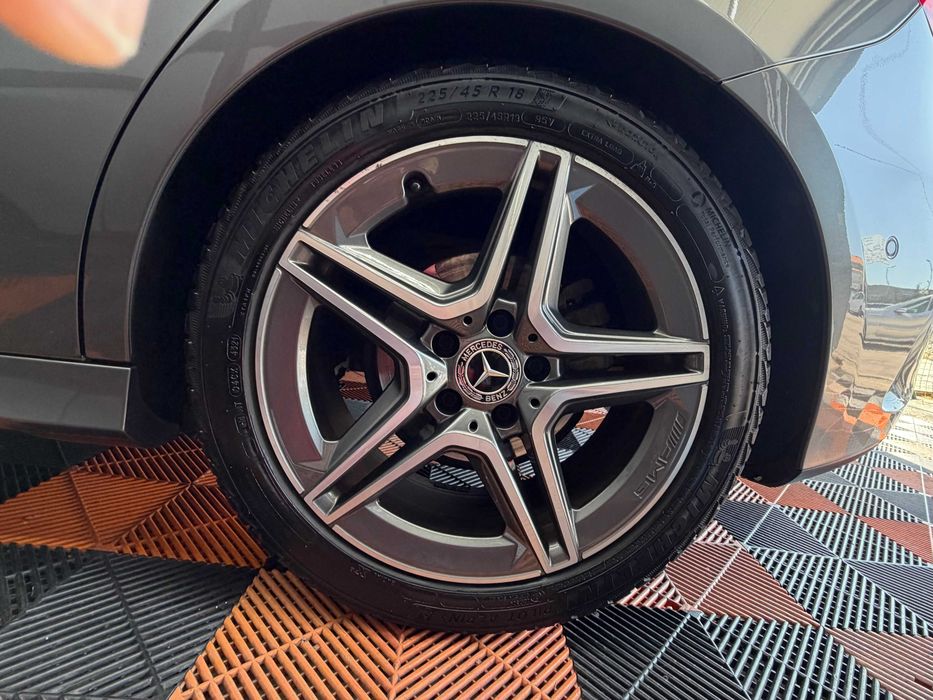 Mercedes A180 AMG Line Autom Panorámico c/Garantia - 314€ p/mês