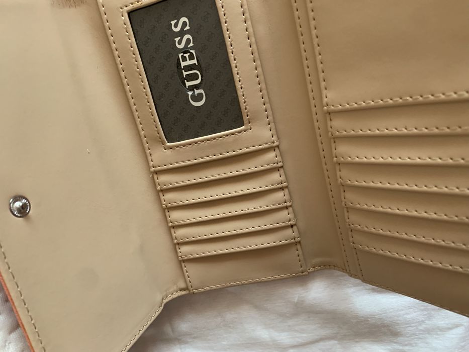 Carteira Guess nova  em pele