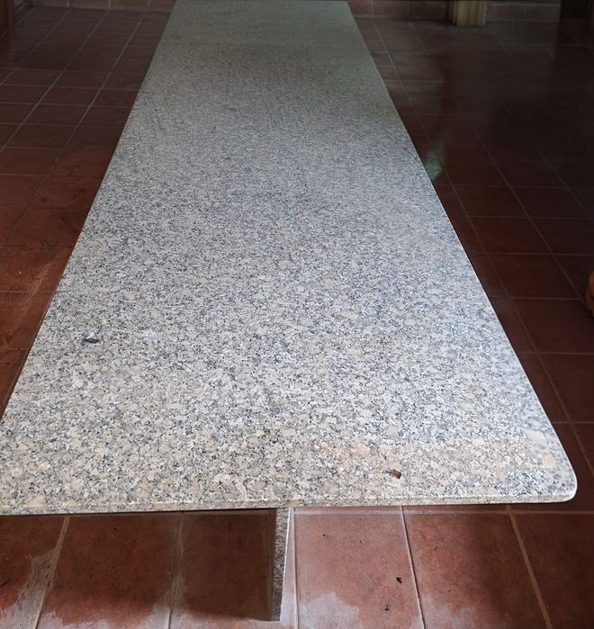 Mesa de mármore grande