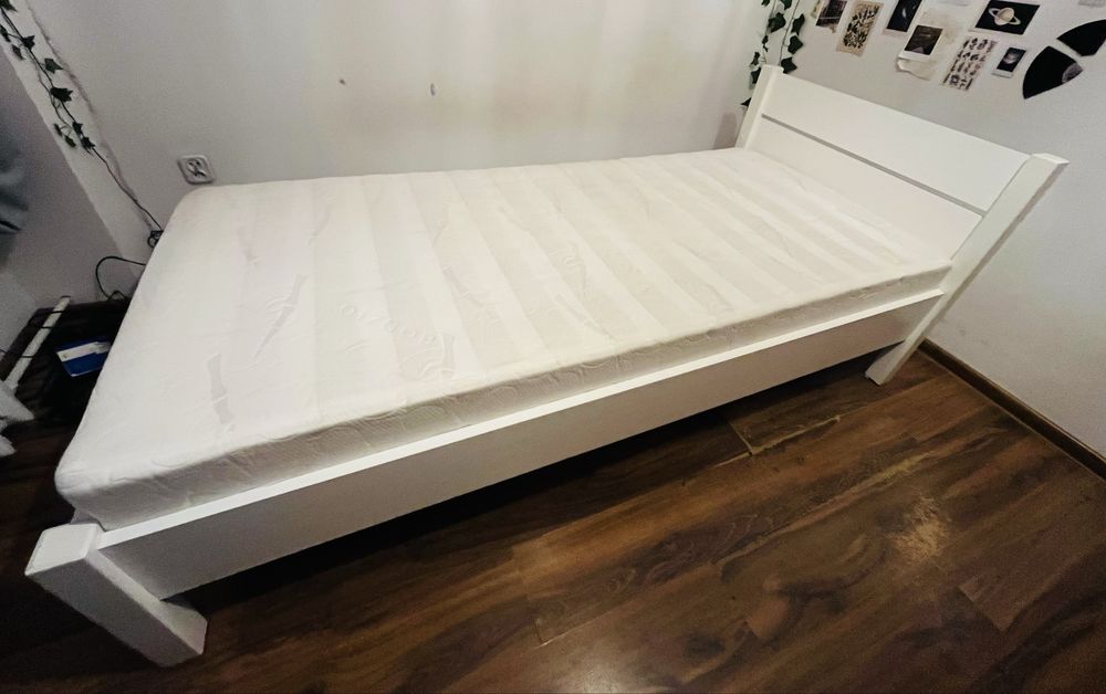 Łóżko z materacem 90x200