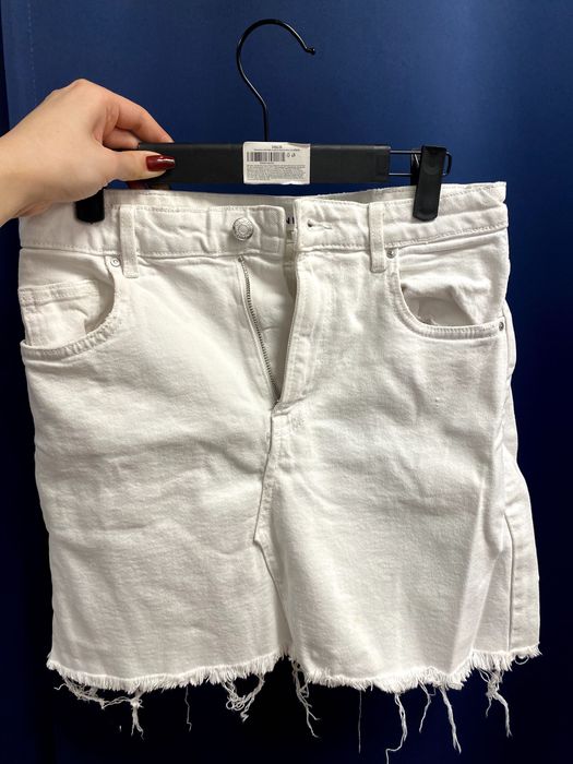 Biała jeansowa spódnica