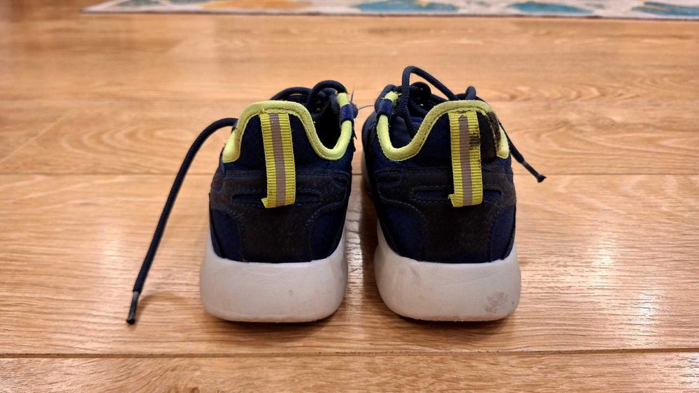 Sprzedam sportowe buty 4F dla chłopca rozmiar 34.