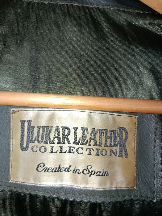 Шкіряна чоловіча куртка.