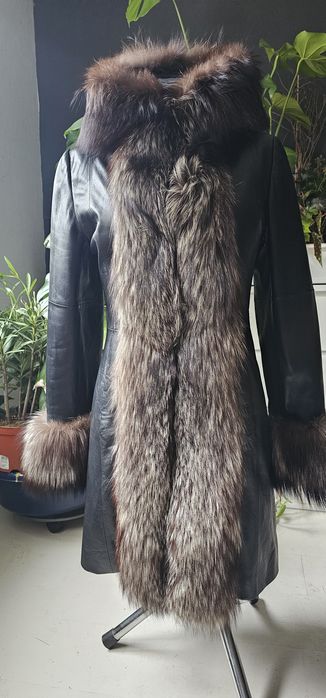 Płaszcz skórzany obszyty lisem