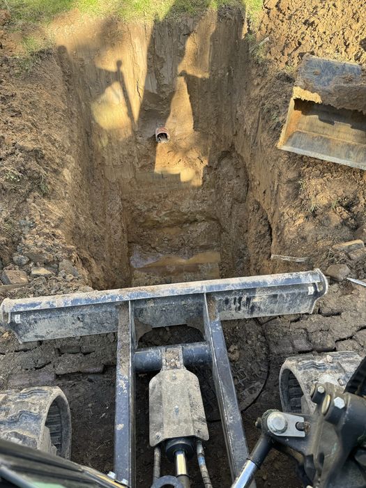 Usługi minikoparką BOBCAT E27 + wywrotka DMC 3,5 tony