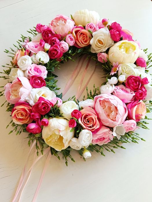 Wiosenny wianek na drzwi peonie, jaskry, róże, piwonie,sztuczne kwiaty