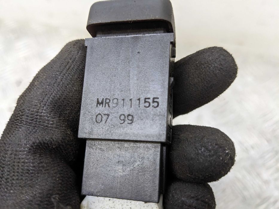 Mitsubishi Carisma Space Star Przełącznik Świateł Awaryjnych