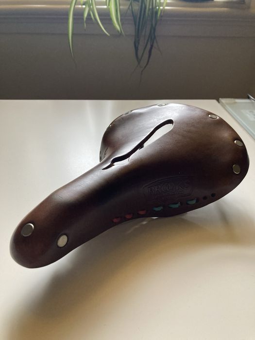 Selim Brooks B17 Carved Short