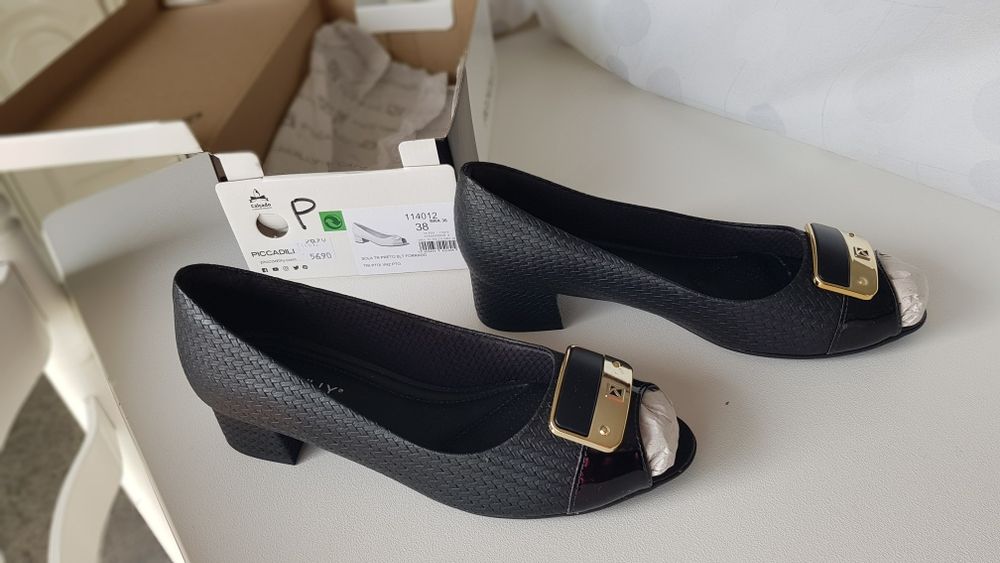 New Piccadilly Shoes, Size 38