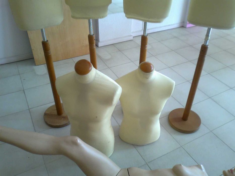 8 manequins- loja de vestuario