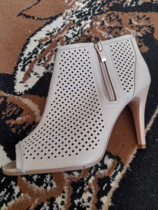 Eleganckie buty na szpilce