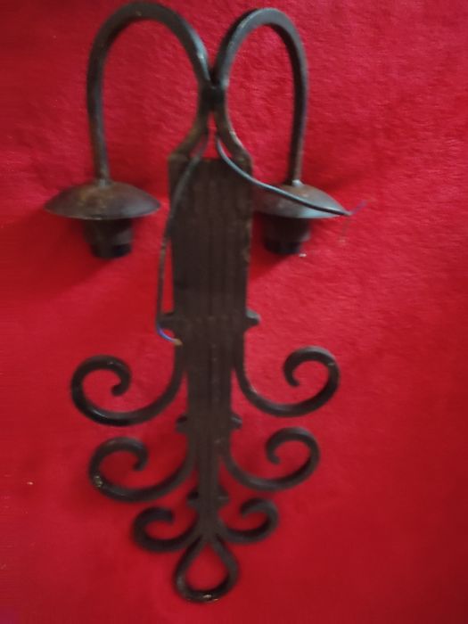 Candeeiros (apliques) de parede em ferro forjado (1 par ).