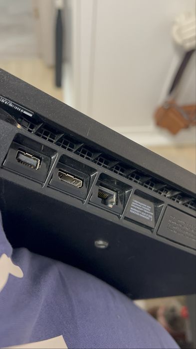 Продается Сони плейстейшен 4 slim