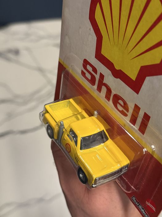 Hot Wheels Premium Shell ’78 Dodge Little Red Express Real Riders Oil