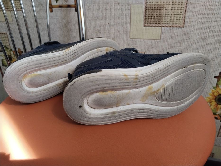 Продам кроссовки на мальчика 31 р.