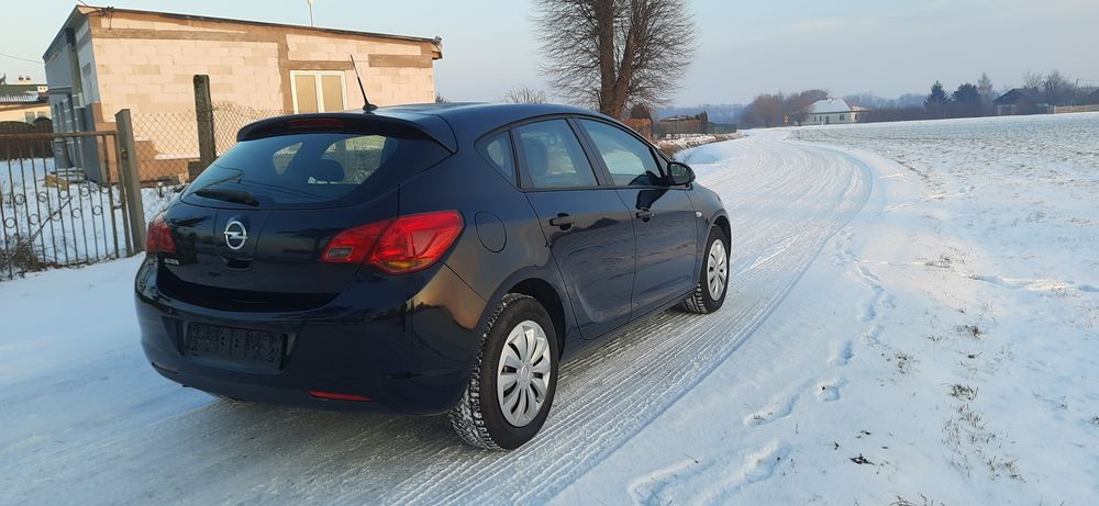Opel Astra J 1.6b Sprowadzona Opłacona