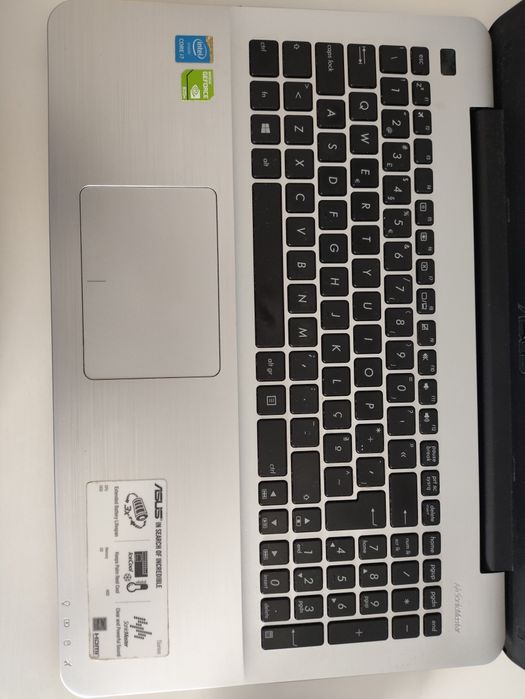 Portátil ASUS X555L i7 8gb RAM 250gb SSD