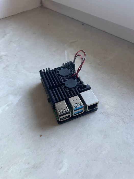 Raspberry Pi 4 model B z obudową