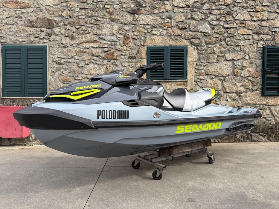 Sea-Doo RXT x RS 325