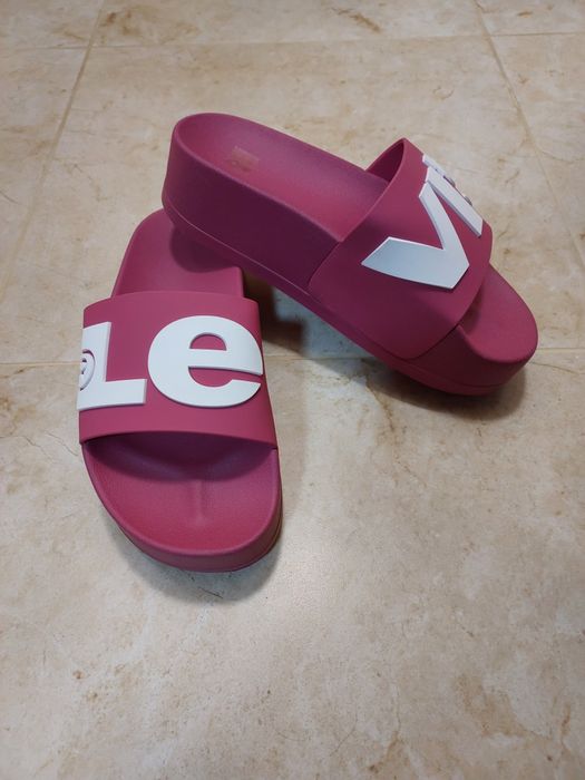 Слайды шлепанцы Levis 38й