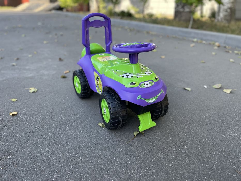 Толокар Doloni Toys - музична автошка в дизайні "Футбол"