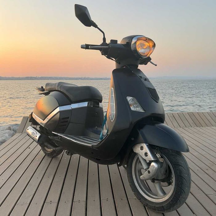 Scooter Fosti 125cc - Apenas 10.800km - Muito Económica