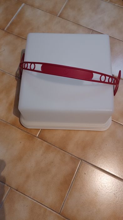 Porta bolos quadrado e boleira de transporte para bolos