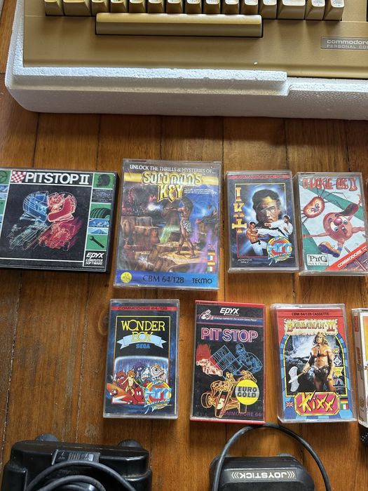 Conjunto Commodore 64