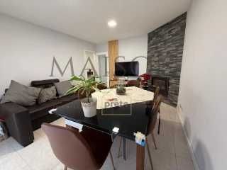 Apartamento T2 renovado em localização privilegiada.