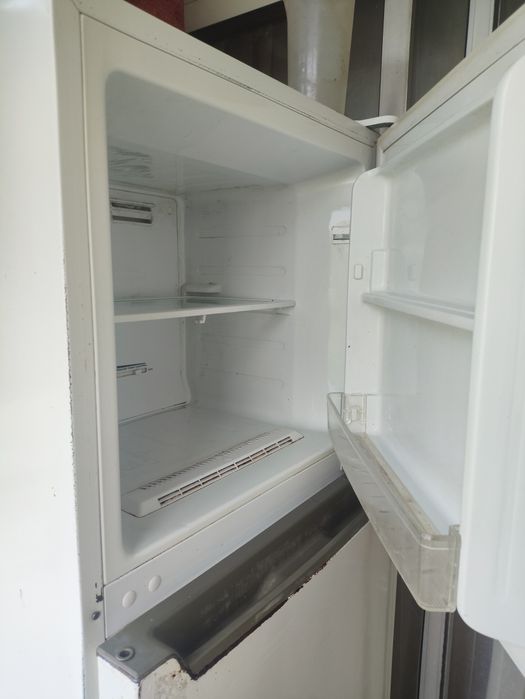 Frigorífico combinado usado a funcionar