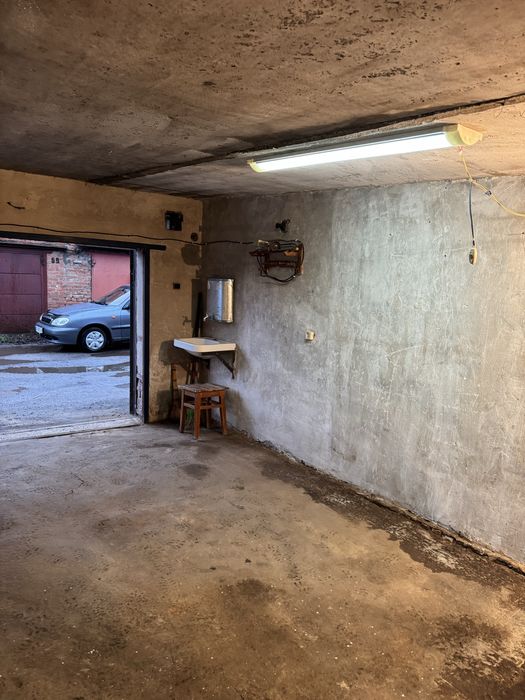 Здам гаража центр внизу возле первой школы