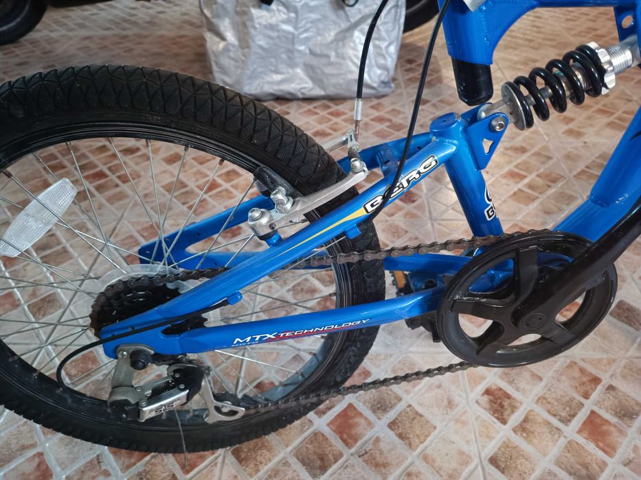 Bicicleta BTT Berg Junior Suspensão à frente e atrás. Bom estado.