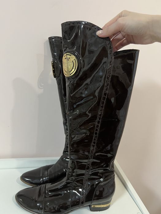 Лаковые зимние сапоги шоколадного цвета