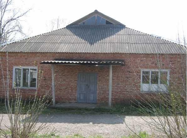 Одноповерхова будівля S= 422.4 м2. Стара Іванівка, вул. Решітька, 4А