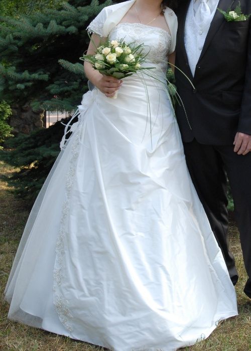 Suknia ślubna, welon