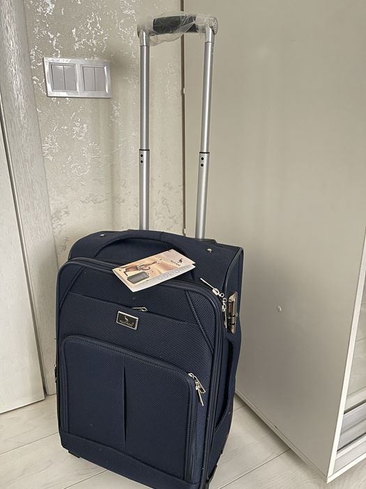 Продам маленький чемодан